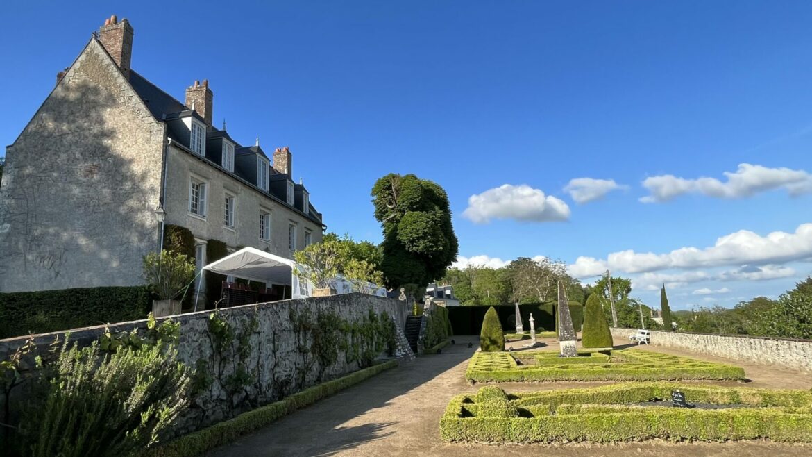 Le Grand Coteau et son jardin française Le Grand Coteau et son jardin française