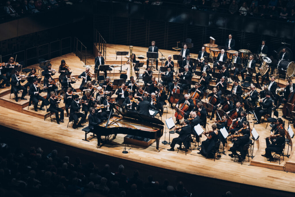 Alxandre Kantorow avec le Münchner Philharmoniker sous la direction de Tugan Sokhiev